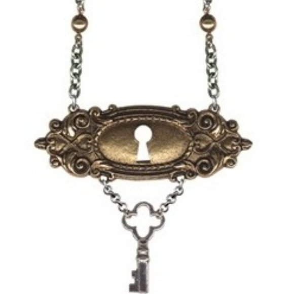 Classic Hardware Key & Key hole Necklace - Picture 6 of 9